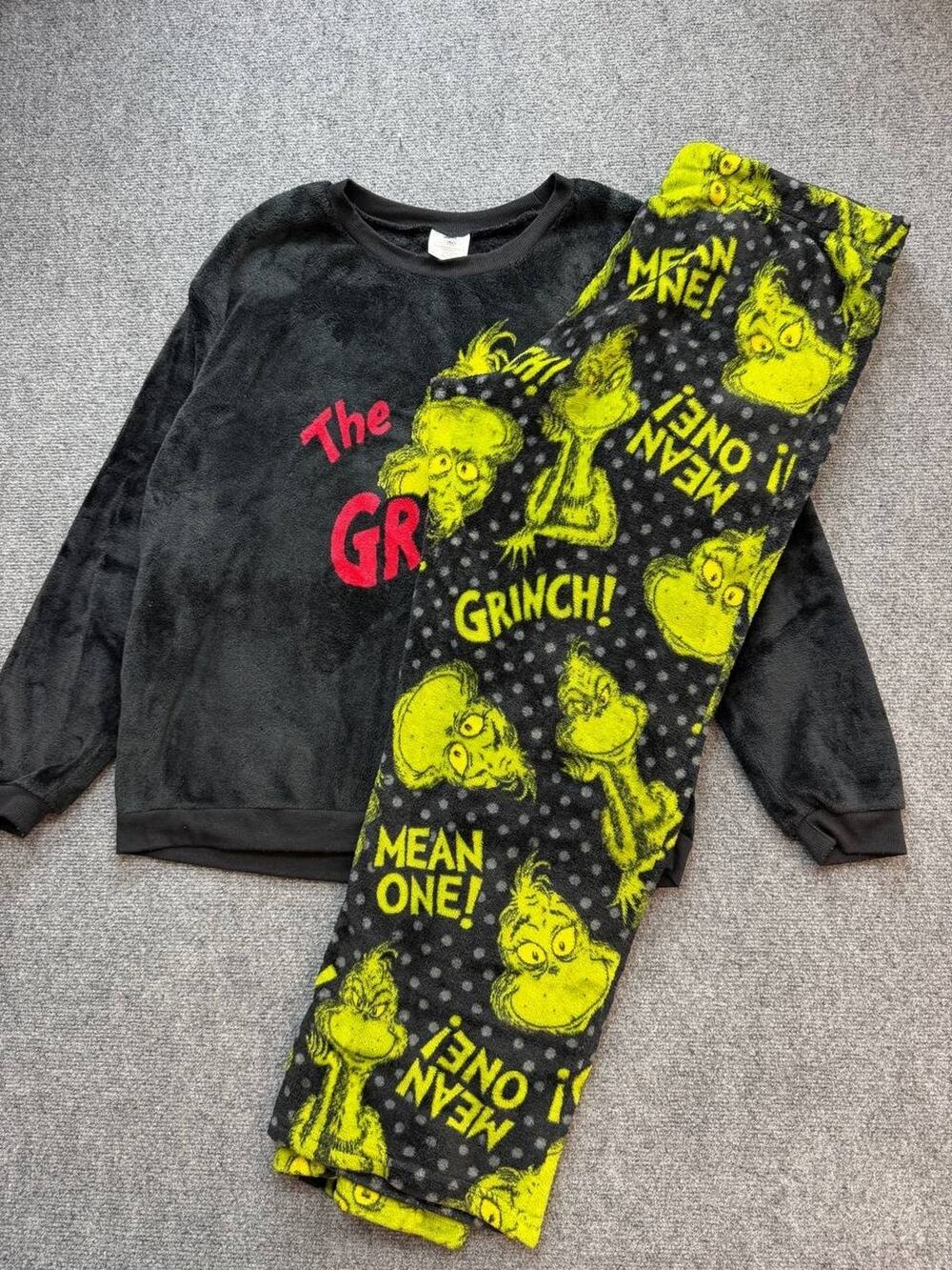 Dr Seuss The Grinch Plush Fleece Pajama Set Youth XL 10-12 Black Green
